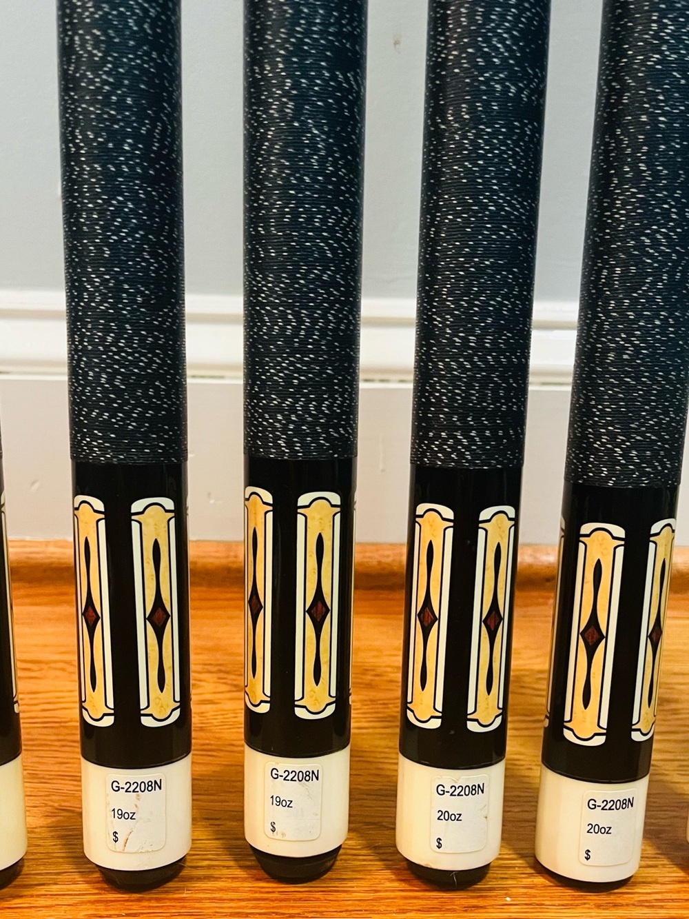 Players Pool Cues (6) wooden two-part G- Series w/ bridge and accessories